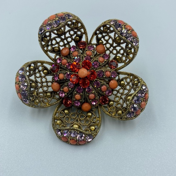 United Colors of Benetton 1991 Floral Crystal Brooch. - Picture 5 of 7